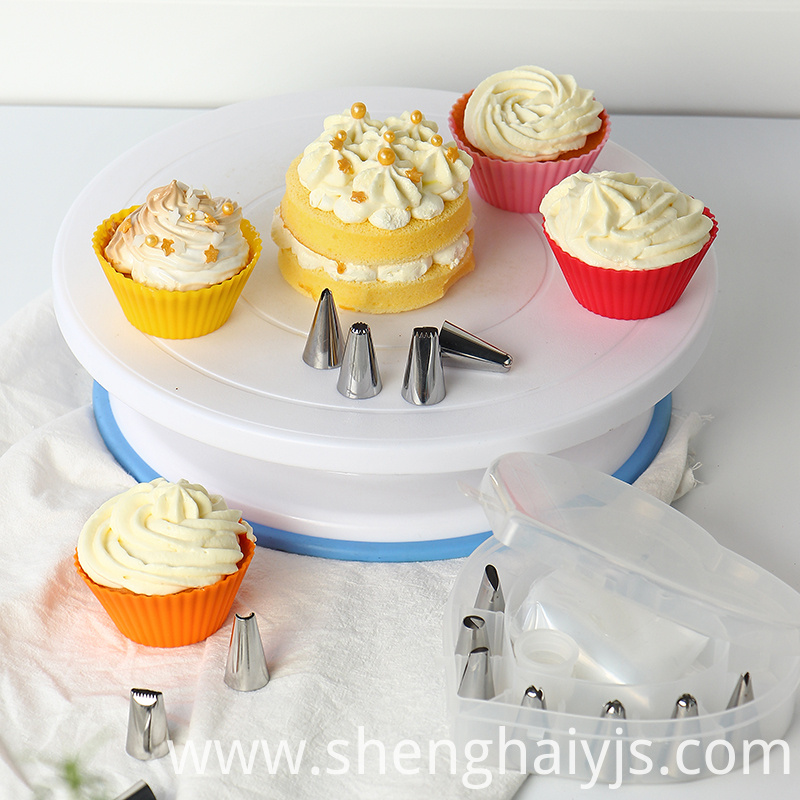 Cake Decorating set with heart shape plastic box Cake Decorating set with heart shape plastic box